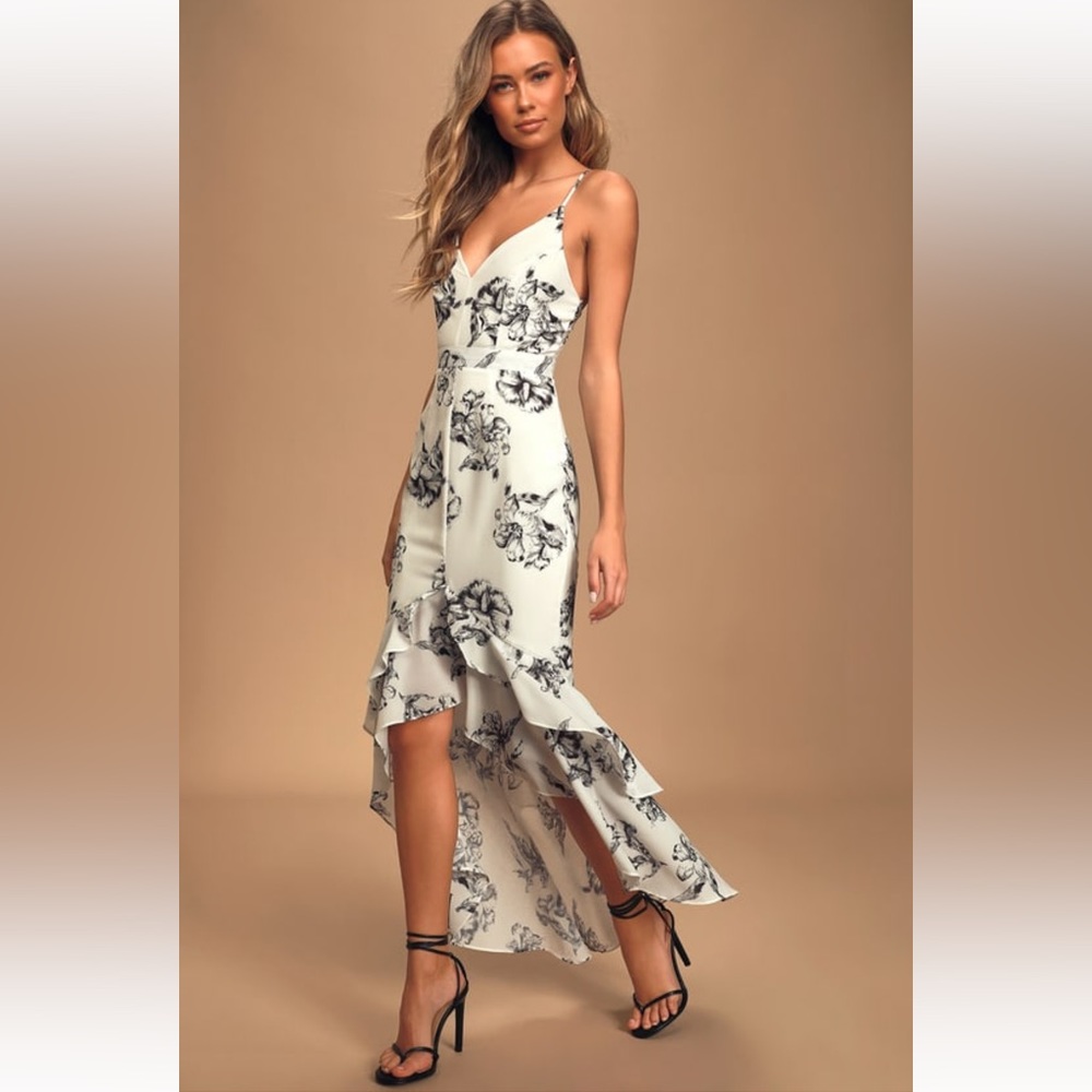 Lulu’s Darling Daylily Black And White Floral Print High-Low Maxi Dress size S